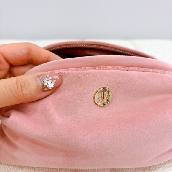 BRAND NEW WITHOUT TAG LULULEMON COSMETICS BAG - Picture 4 of 9